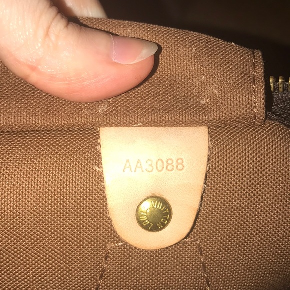Authentic Louis Vuitton - Picture 4 of 8